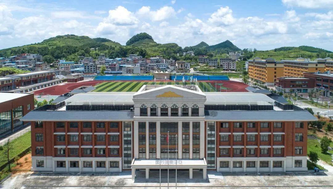 DeepSeek通知你，报读贵州铜仁数据职业学院的10大优势！